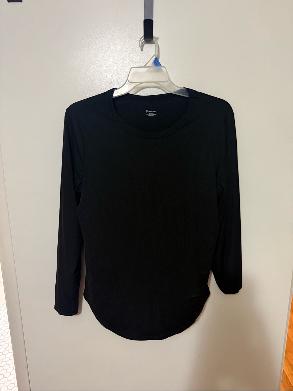 No Boundaries Black Long-Sleeve Crewneck Top